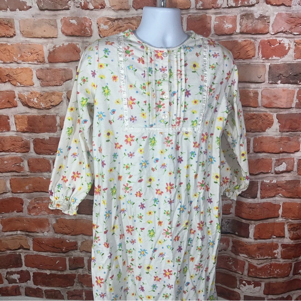 Nightgown 100% cotton size medium comfy flannel feel with floral print grandma
